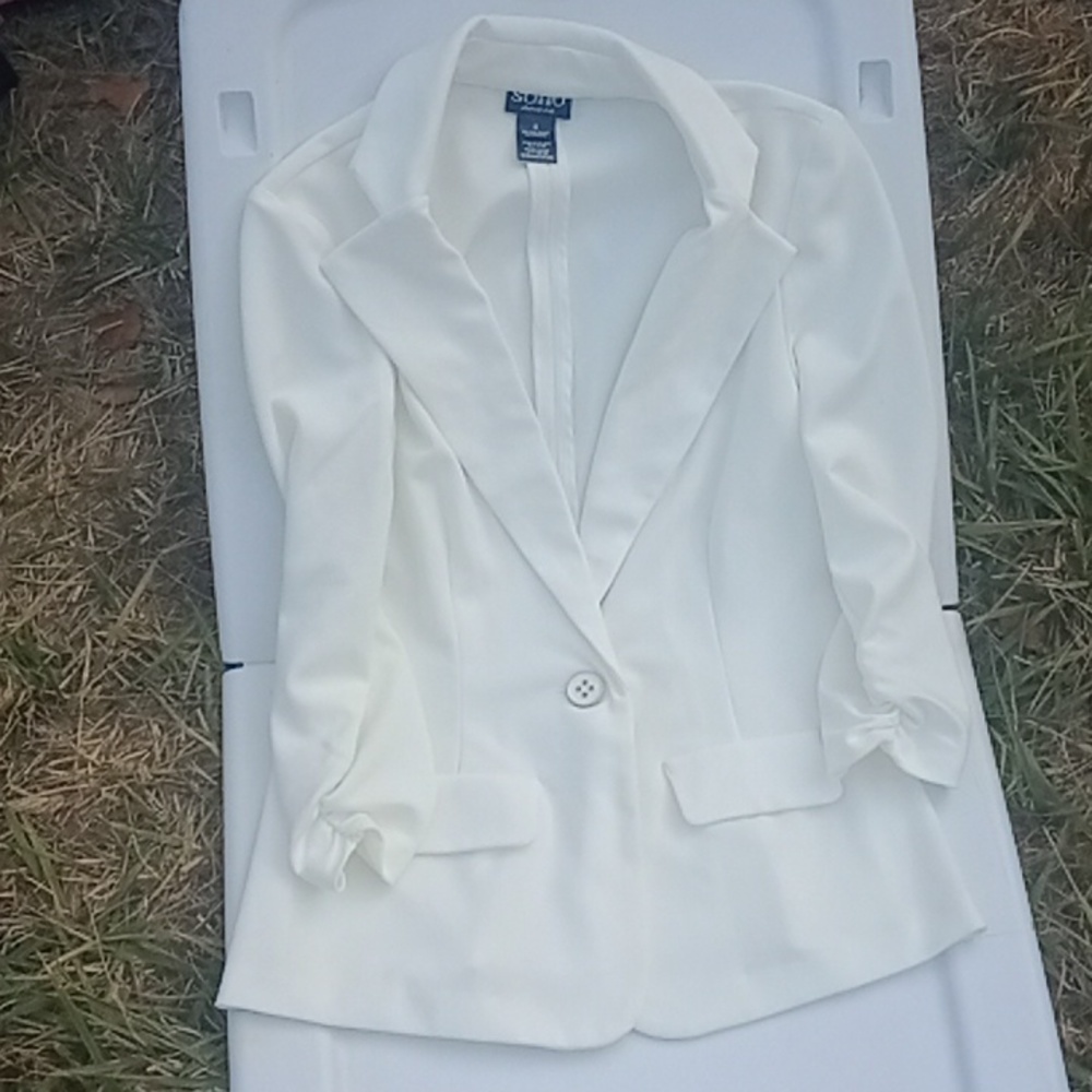 Soho women's Blazer size small polyester and spandex white ruched sleeves